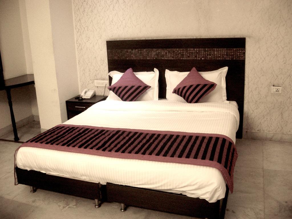 Hotel Mandakini Palace Delhi Szoba fotó