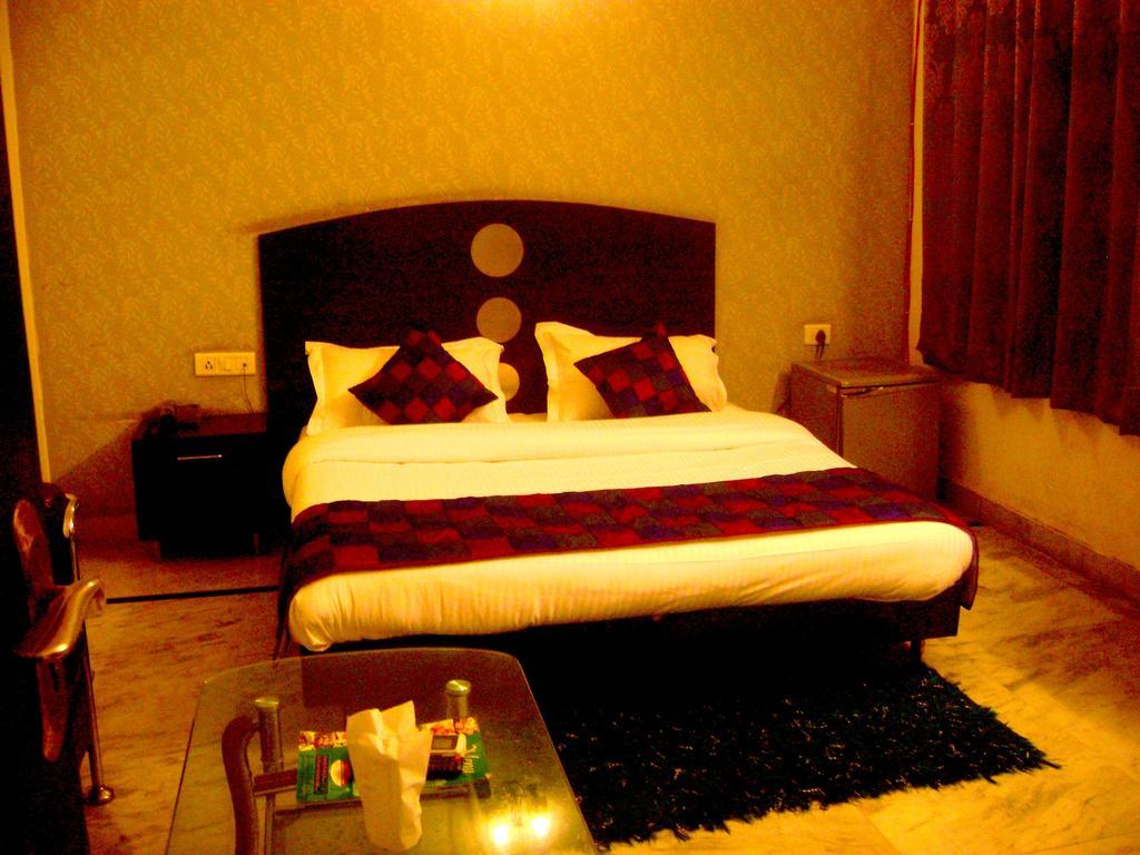 Hotel Mandakini Palace Delhi Szoba fotó